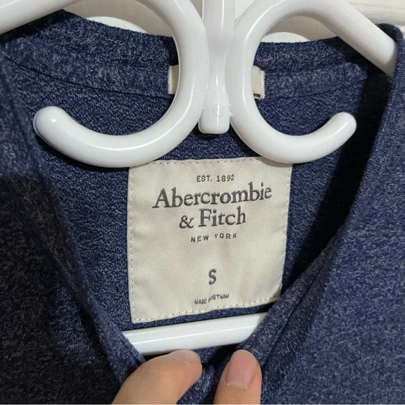 Abercrombie & Fitch Henley Tshirt - Picture 3 of 4